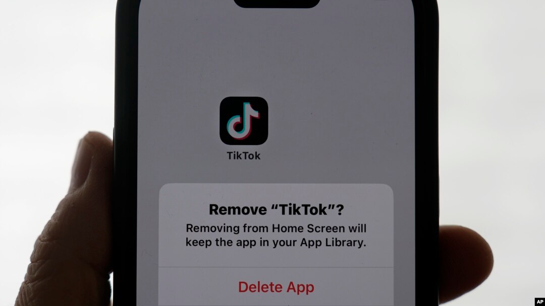Una aplicación de TikTok en un teléfono en San Francisco, el viernes 17 de enero de 2025.
