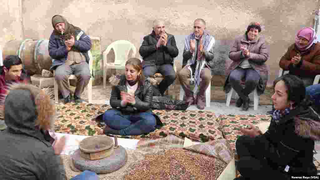 &#202;z&#238;d&#238;y&#234;n Efr&#238;n&#234; di Cejna Xizir &#206;lyas da li Şehba