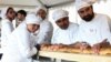 ฝรั่งเศสทวงคืนแชมป์ขนมปังบาแก็ตต์ยาวสุดในโลก
