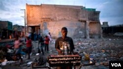 Lingkungan dan prasarana sanitasi yang masih rusak akibat gempa, merupakan salah satu penyebab menyebarnya wabah kolera di Haiti.