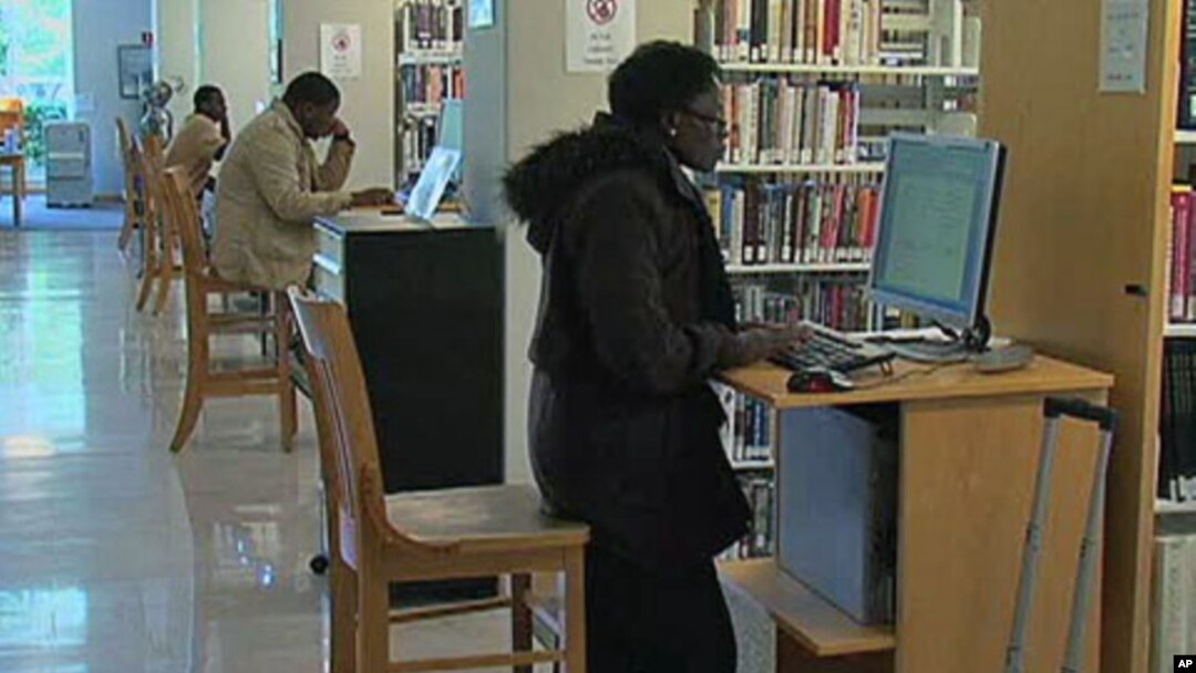 Administrators at Tidewater Community College in Virginia have launched a program to help prevent a tuition-loan crisis at their school, where students are shown working on computers in the college library, Norfolk, Virginia, November 2011.