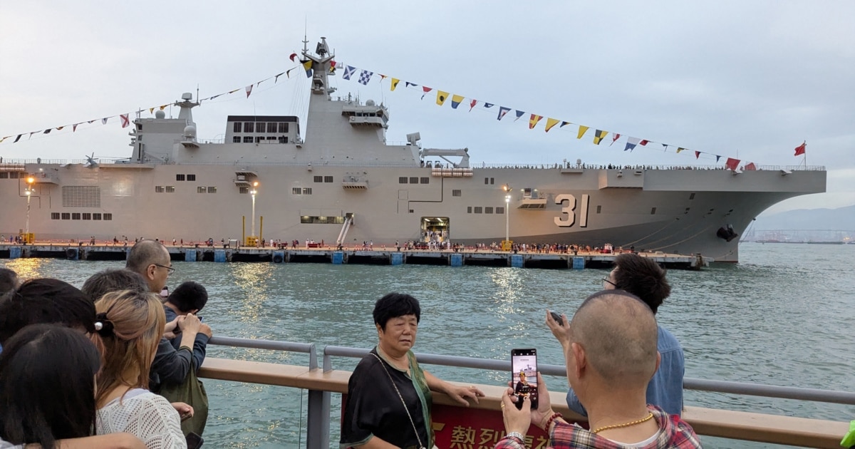 中国首艘076型两栖攻击舰下水军事创新与战略意图引热议