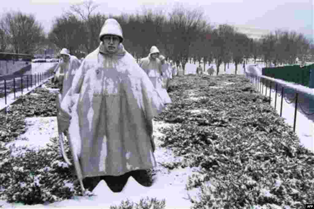 Snow covers the Korean War Memorial in Washington, on Thursday, Dec. 16, 2010. (AP Photo/Jacquelyn Martin)