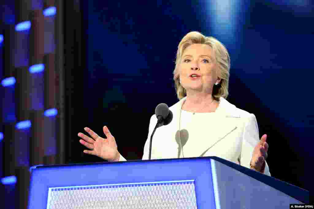 Hillary Clinton formally accepts the Democratic Party's nomination for President on the fourth night of the Democratic National Convention in Philadelphia, July 28, 2016. (A. Shaker/VOA)