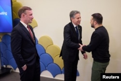 Ukrayna Cumhurbaşkanı Zelenski, dün Davos'ta ABD Dışişleri Bakanı Blinken ile görüştü - 16 Ocak 2024.