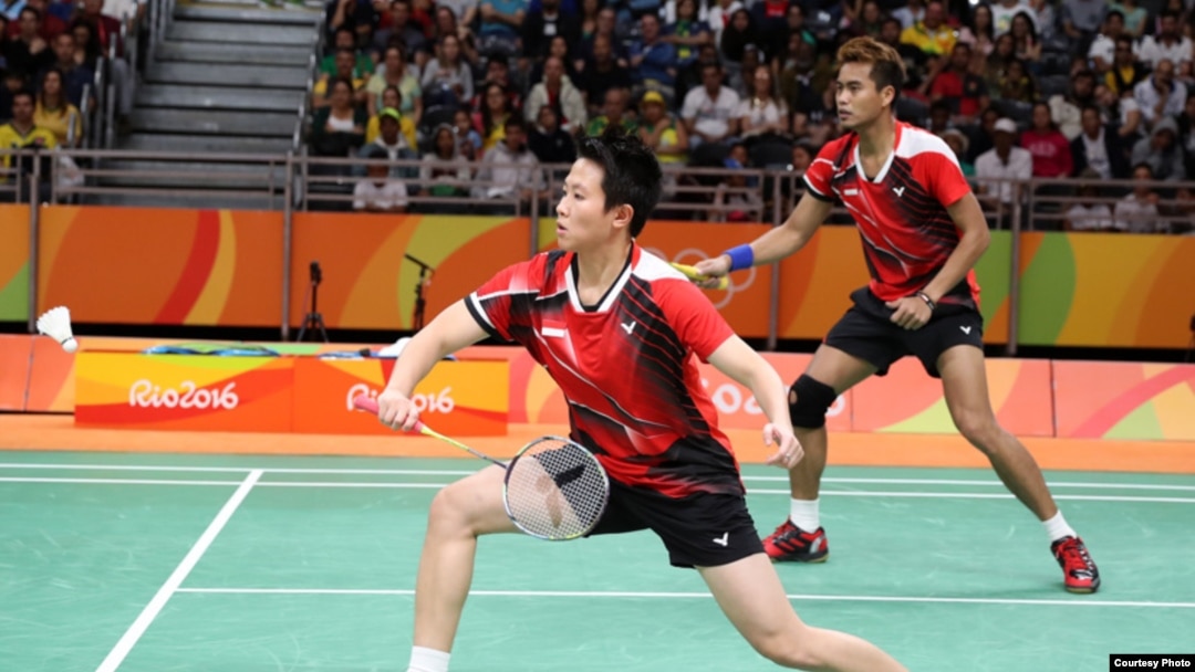 Atlet bulutangkis Indonesia Tontowi Yahya dan Liliyana Natsir dalam pertandingan Olimpiade 2016 di Rio de Janeiro. (Yves Lacroix/Badminton Photo)