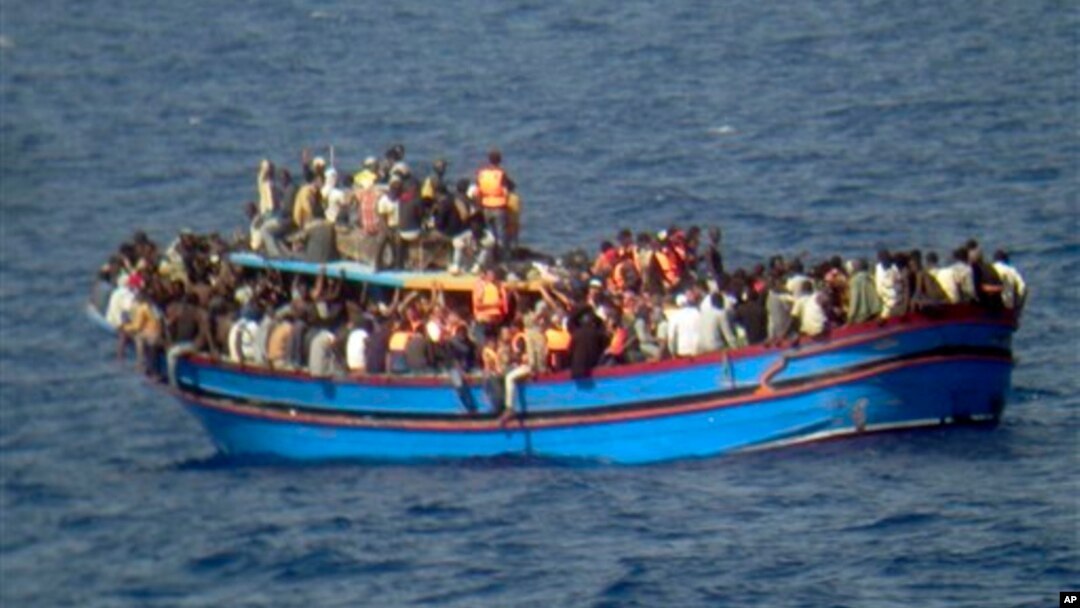 Migranti na brodu u Sredozemnom moru (arhiva)