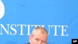 28일 워싱턴 아스펜 연구소가 주최한 토론회에서 전 미국 정보국장 데니스 블레어