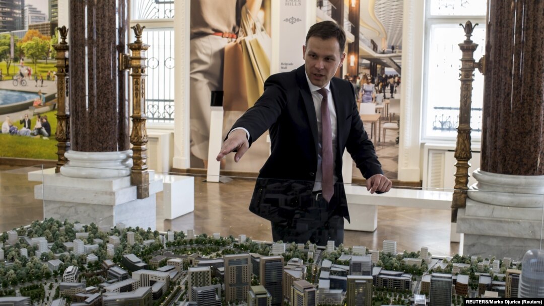 Siniša Mali, kao gradonačelnik Beograda, na prezentaciji kontroverznog projekta "Beograd na vodi"