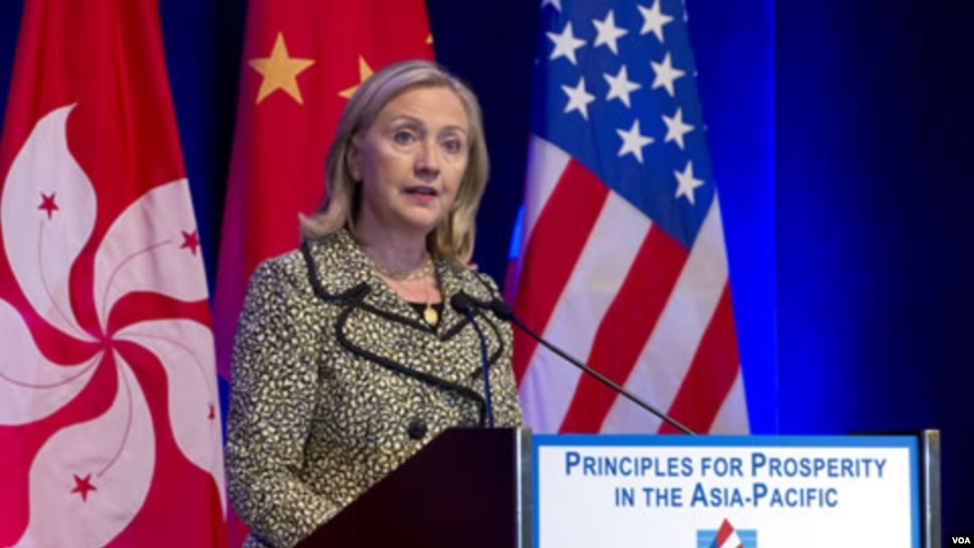 Menlu AS Hillary Rodham Clinton meyakinkan para investor di Hong Kong bahwa pemerintah AS tidak akan 'default' (25/7).