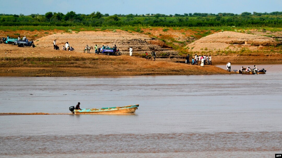 Sungai Setit yang berbatasan dengan Ethiopia, di Wad al-Hiliou, desa di negara bagian Kassala, Sudan timur, 11 Agustus 2021. (AFP).