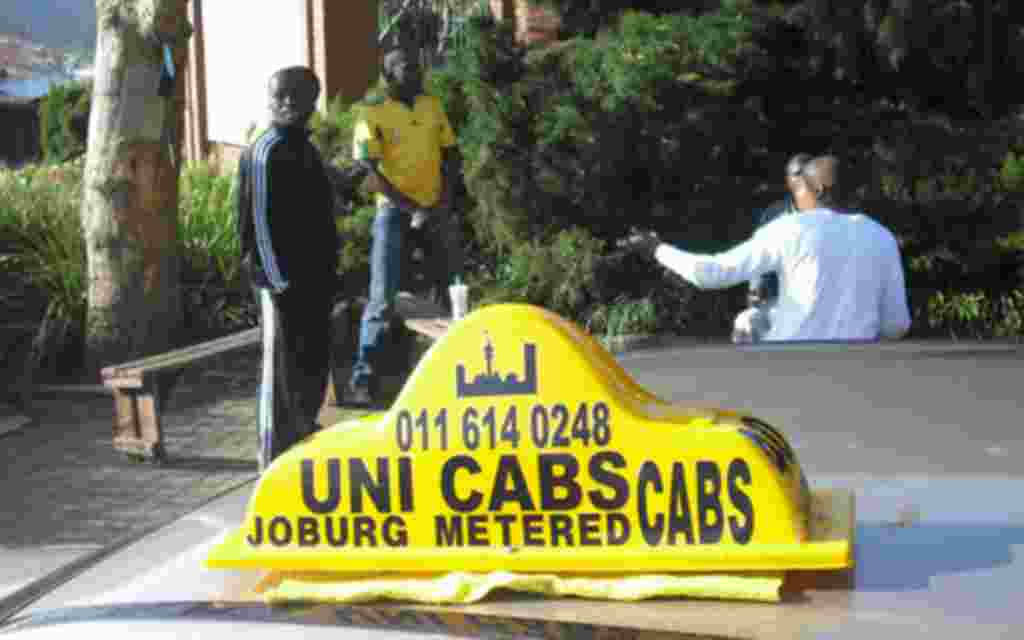 Uno de los grandes problemas que estan afectando a los miles de aficionados que han llegado al mundial, es la falta de taxis.
