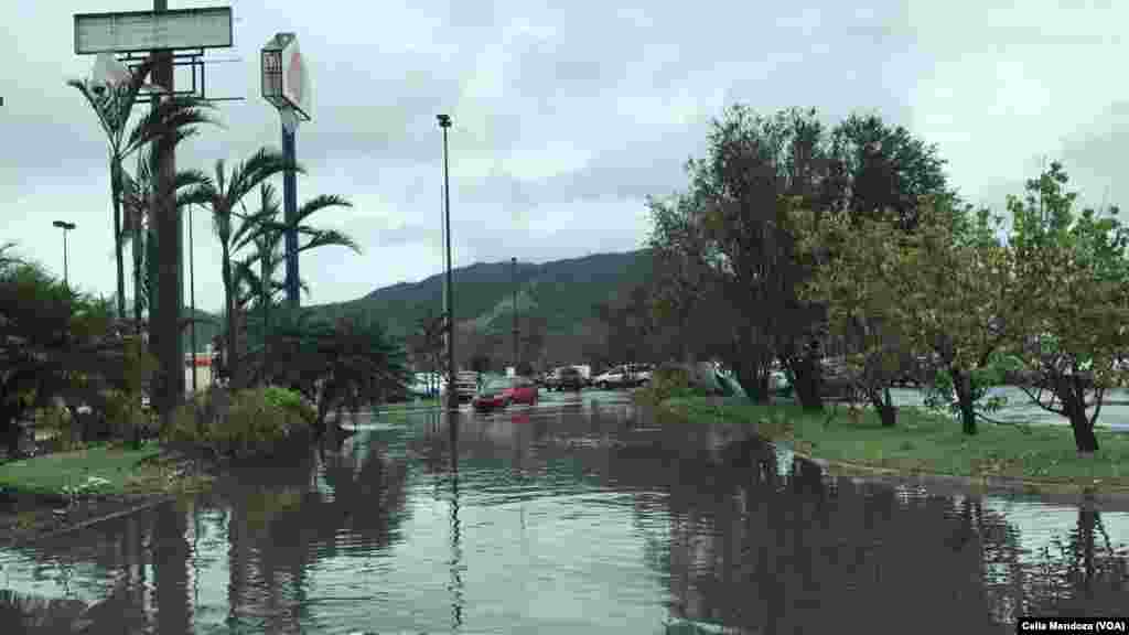 Calles inundadas en Puerto Rico tras el paso de María. Alcaldesa de San Juan, Carmen Cruz, acusó el viernes al Gobierno de Trump de prestar ayuda insuficiente a Puerto Rico como consecuencia de la tormenta.