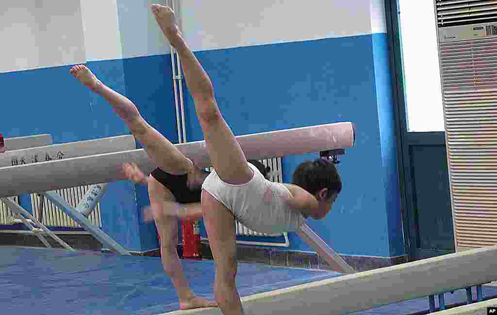 怀揣冠军梦的中国孩子，在体校接受训练