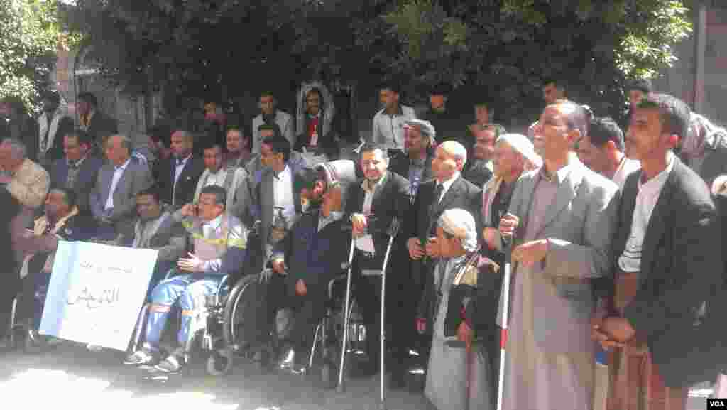 Human Rights Watch says nearly 6,000 people have been disabled since the Saudi-led coalition began airstrikes nine months ago. (A. Mojalli/VOA) 