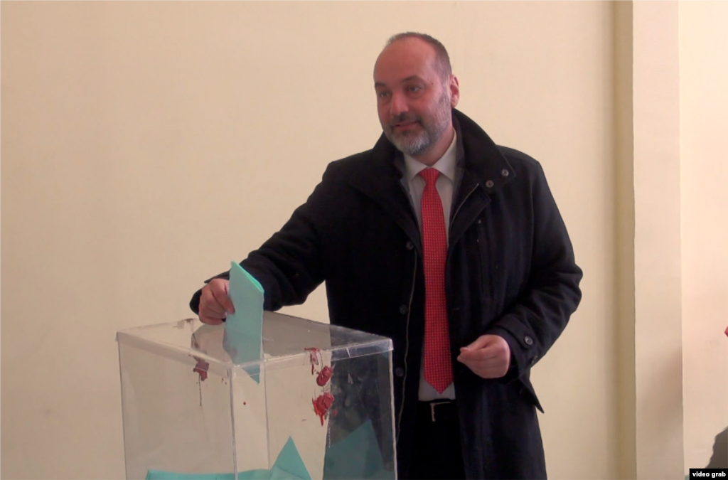 Lider Pokreta slobodnih građana, Saša Janković, glasa na izborima za Skupštinu grada Beograda, u Beogradu, 4. marta 2018.