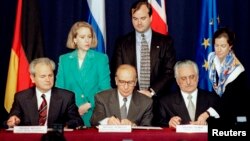 President Slobodan Milosevic of Serbia (L), President Alija Izetbegovic of Bosnia-Herzegovina (C) and President Franjo Tudjman of Croatia sign the Dayton Agreement peace accord at the Hope Hotel inside Wright-Patterson Air Force Base in this November 21, 