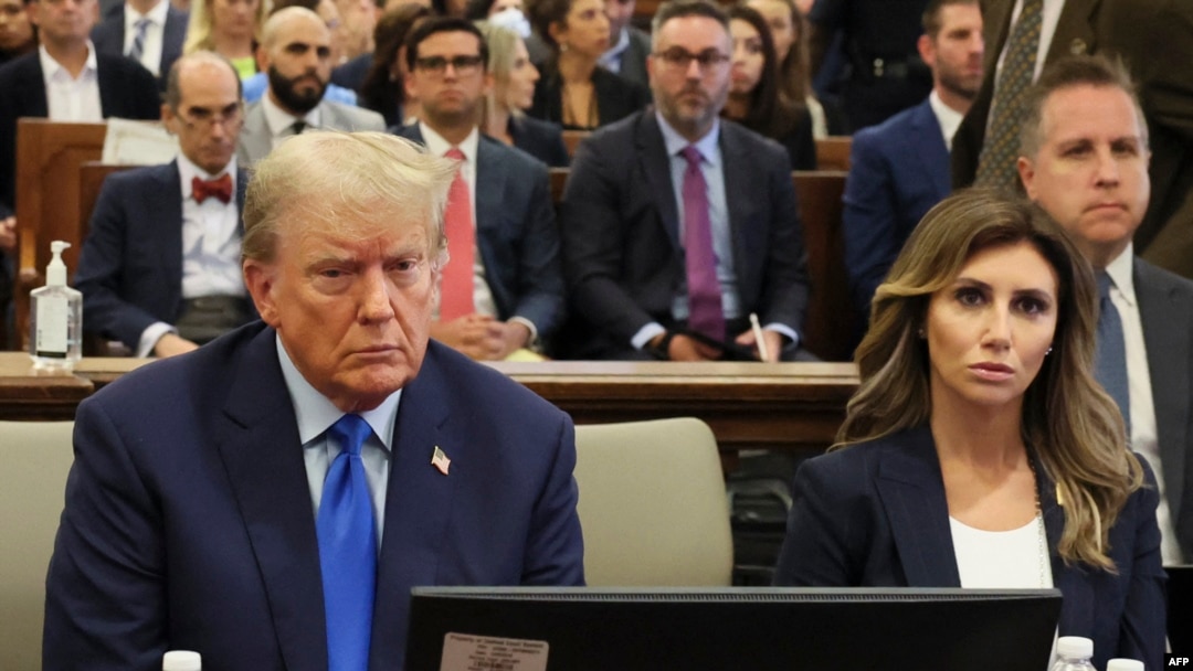 Bivši američki predsednik Donald Tramp na suđenju za finansijsku prevaru po otpužnici u građanskoj parnici podnetoj u državi Njujork, 2. oktobra 2023. (Foto: AFP/Brendan McDermid) 