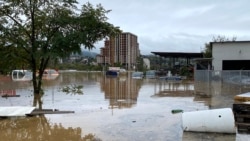 Kendaraan terendam banjir setelah hujan lebat mengguyur kota Kiseljak, sekitar dua puluh kilometer sebelah barat Sarajevo, 4 Oktober 2024.