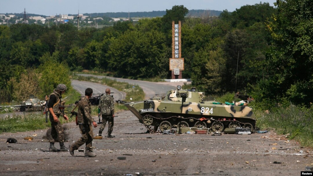 Tentara Ukraina siaga di Slovyansk, Ukraina timur (5/7). 