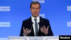 Perdana Menteri Rusia Dmitry Medvedev berbicara pada Kongres Partai di Moskow, Minggu (22/1).