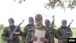 Jurubicara kelompok militan Al Shabaab di Somalia mengeluarkan pernyataan di Mogadishu selatan (19/10).