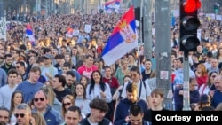 Učenici beogradskih srednjih škola, studenti i građani u protestnoj šetnji (Foto: Marko Dragoslavić/FoNet)