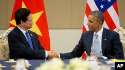 Thủ tướng Nguyễn Tấn Dũng và Tổng thống Mỹ Barack Obama tại cuộc họp song phương ở Myanmar hôm 13/11/2015.