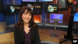 美国之音电视节目主持人张佩芝