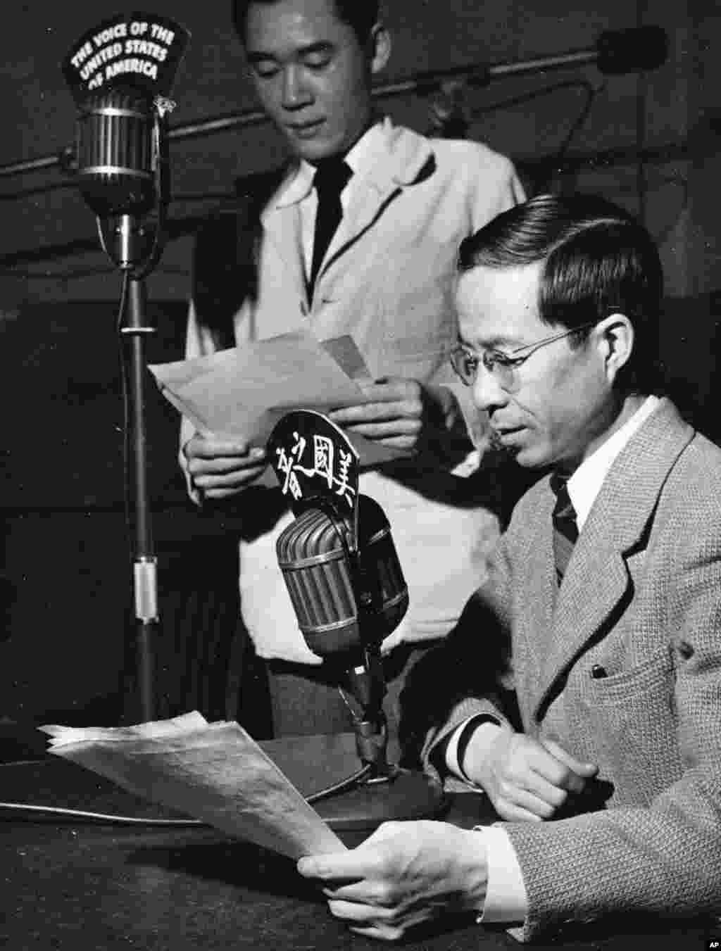 老照片回顾：美国之音中文广播70年