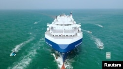 O cargueiro Galaxy Leader é escoltado por barcos Houthi no Mar Vermelho (arquivo)