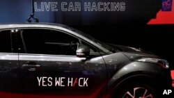 Një makinë shfaqet në konferencën për hakerët e organizuar në Francë