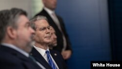 资料照片：美国财政部长贝森特在白宫参加记者会 (2025年6月27日)