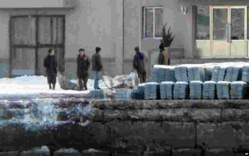 鸭绿江朝鲜一侧景象