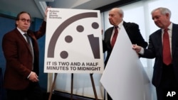 From left, Lawrence Krauss, theoretical physicist, chair of the Bulletin of the Atomic Scientists Board of Sponsors; Thomas Pickering, co-chair of the International Crisis Group and former U.S. ambassador to Russia; and David Titley, a nationally known expert in the field of climate, the Arctic, and national security, unveil the Doomsday Clock during a news conference at the National Press Club in Washington, Jan. 26, 2017.