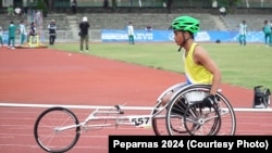 Seorang atlet difabel sedang berlaga di Pekan Paralimpiade Nasional (Peparnas) ke-17 yang berlangsung di Kota Solo, Jawa Tengah. (Foto: Dokumentasi Peparnas 2024)