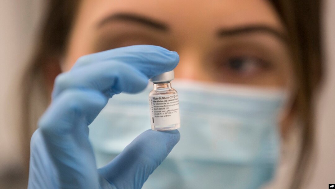 Američka Uprava za hranu i lekove odborila je hitnu upotrebu Fajzerove vakcine za koronavirus (Foto: AP/Graeme Robertson)