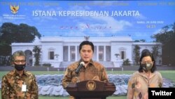 Keterangan pers bersama Menteri Keuangan Sri Mulyani, Menteri BUMN Erick Thohir, serta Direktur Utama BRI, Bank Mandiri, BNI, dan BTN mengenai penempatan uang negara pada Himbara dalam rangka Pemulihan Ekonomi Nasional (PEN), Rabu (24/6), di Kantor Presid