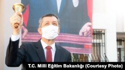 Milli Eğitim Bakanı Ziya Selçuk okulların 6 Eylül'de açılacağını söyledi. 