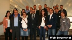 Almanya Kürt Toplumu Genel Başkanı Ali Ertan Toprak (ortada)