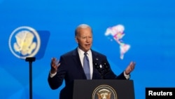 조 바이든 미국 대통령이 8일 로스앤젤레스에서 개막한 제9차 미주정상회의에서 연설하고 있다.