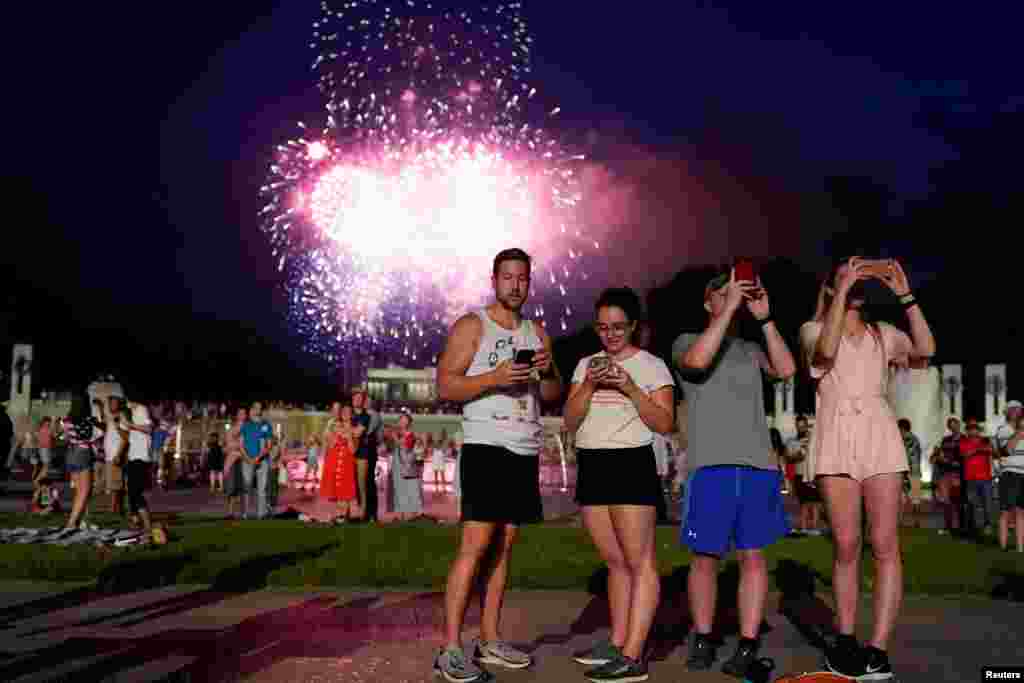 Este a&#241;o no se realiz&#243; el cl&#225;sico desfile de conmemoraci&#243;n y el concierto - tambi&#233;n tradicional - se realiz&#243; de forma virtual. Foto: Reuters.