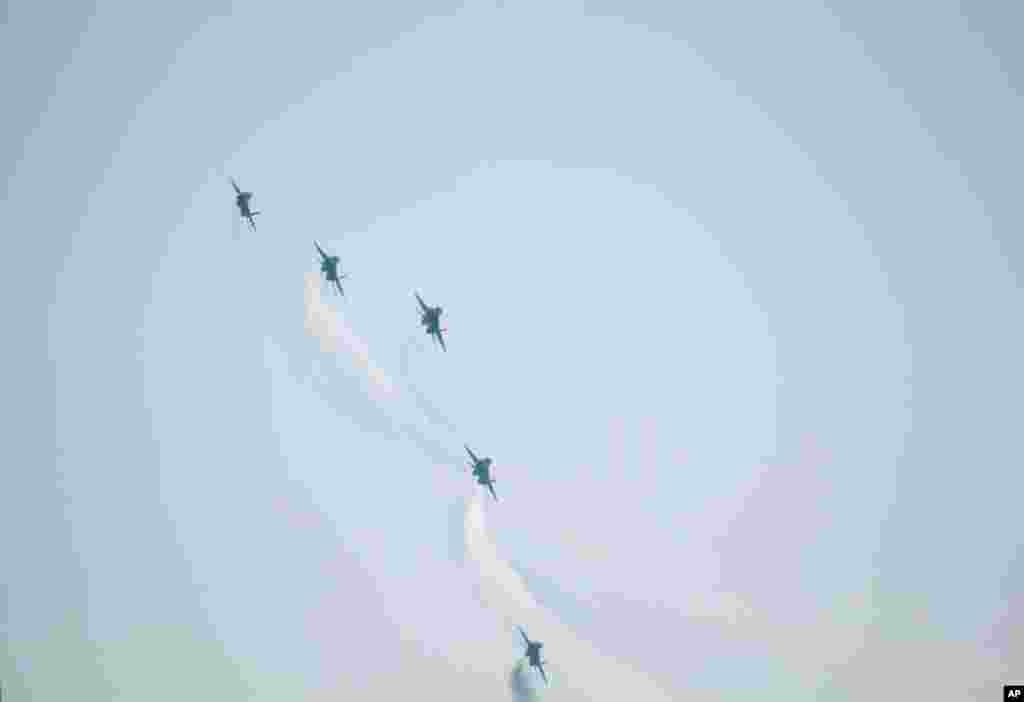 North Korean jets stage a flyover during the parade. (Sungwon Baik/VOA)