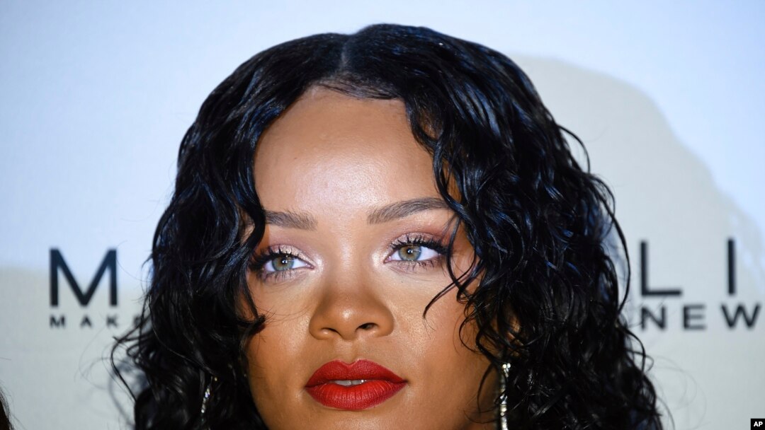 Penyanyi Rihanna mendirikan LSM yang menyediakan dana pendidikan di negara-negara berkembang (foto: ilustrasi). 