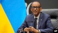 Le président rwandais Paul Kagame lors d'une conférence de presse au Centre des congrès de Kigali en 8 avril 2024.