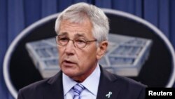 Menhan AS Chuck Hagel membela perjanjian pertukaran tawanan dengan Taliban, karena khawatir dengan keselamatan Sersan Bowe Bergdahl (1/6).