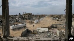 Humanitarian aid trucks enter through the Kerem Shalom crossing from Egypt into the Gaza Strip, in Rafah, Jan. 22, 2025.