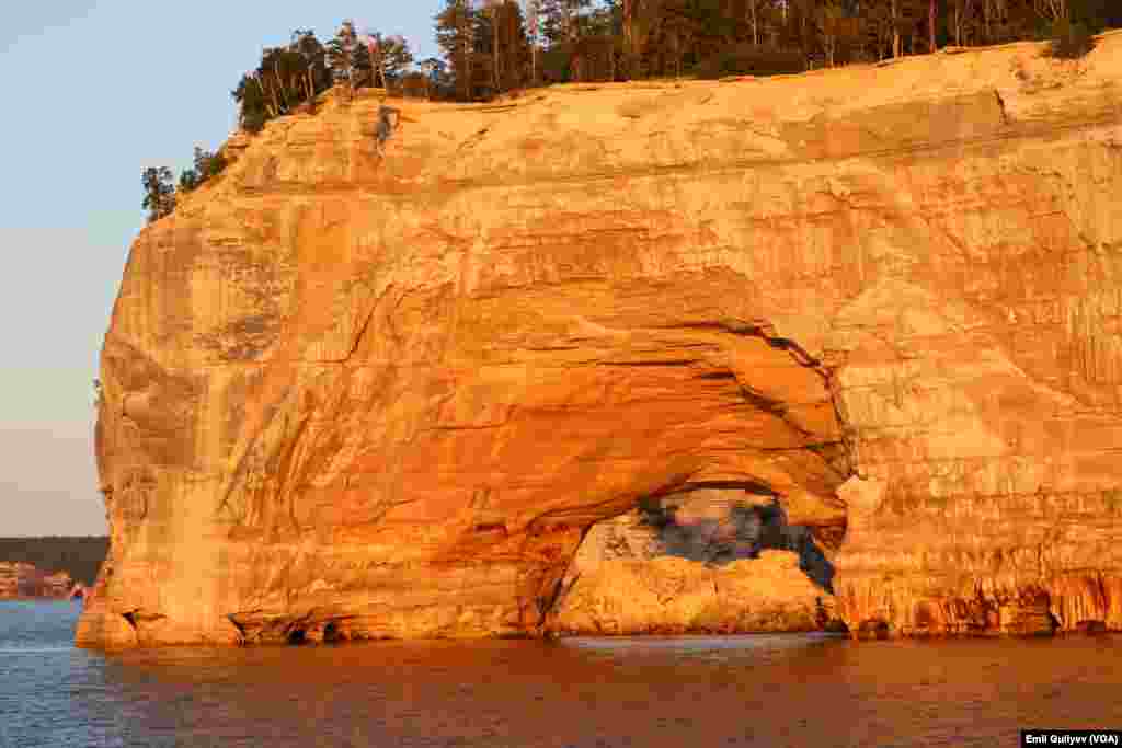 Pictured Rocks - Şəkilli Qayaların ən gözəl mənzərəsi. Emil Quliyev - VOA