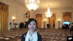 美国之音记者赖至巧在白宫东厅。她会讲中文国语、台语和英语