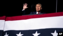 Tổng thống Donald Trump phát biểu tại một cuộc tập hợp vận động tranh cử, ngày 25 tháng 9, 2020, ở Newport News, bang Virginia.